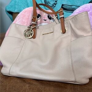 Michael Kors Jet Set Travel double pocket tote